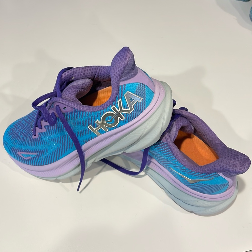 Hoka Clifton 9 Size 6.5B.  Almost brand new!  Worn once!